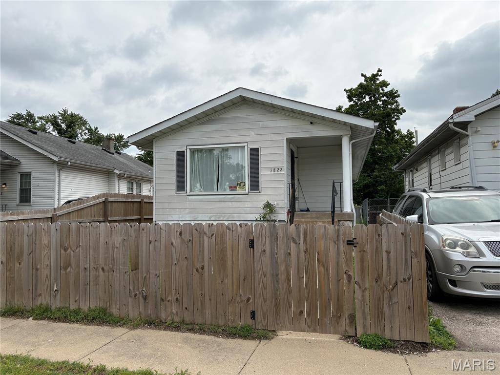 1822 Gaty AVE, East St Louis, IL 62205