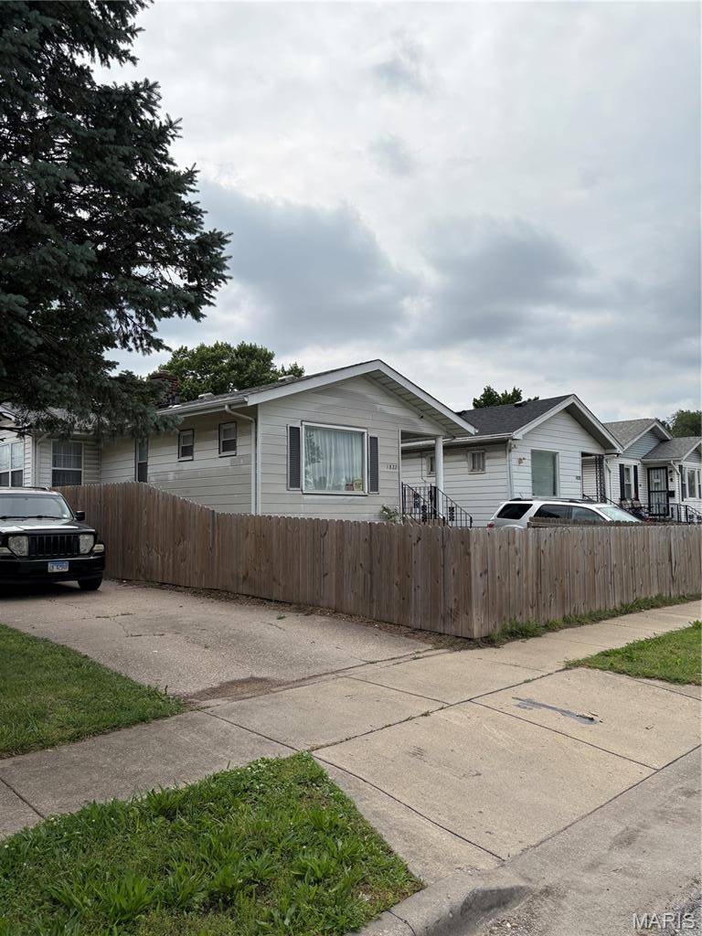 1822 Gaty AVE, East St Louis, IL 62205