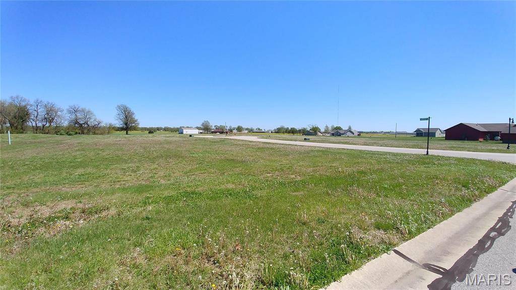16743 Ashland CT, Carlyle, IL 62231