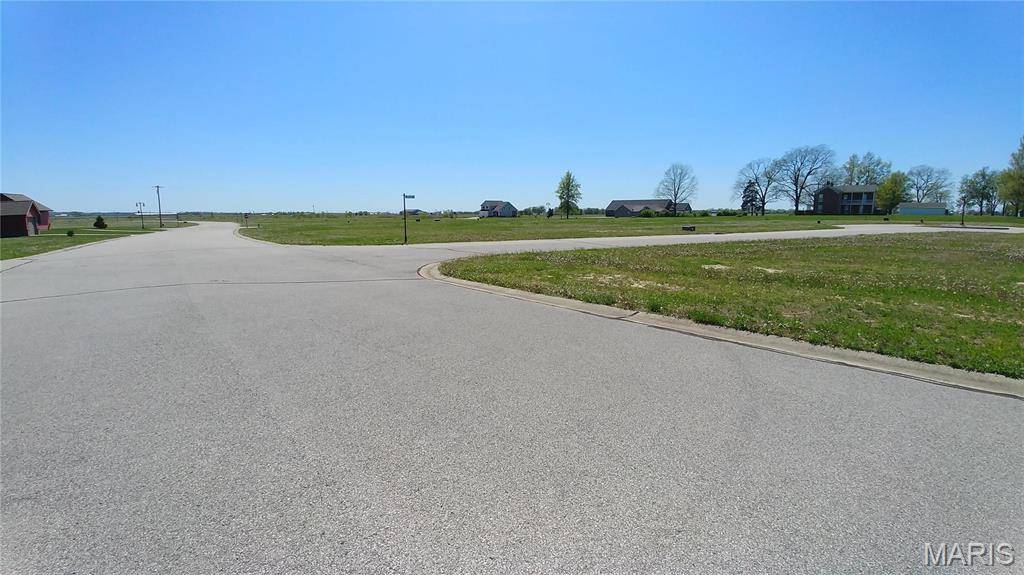 16743 Ashland CT, Carlyle, IL 62231