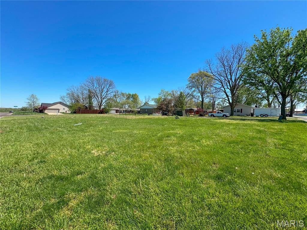 300 Freedom DR, Hecker, IL 62248