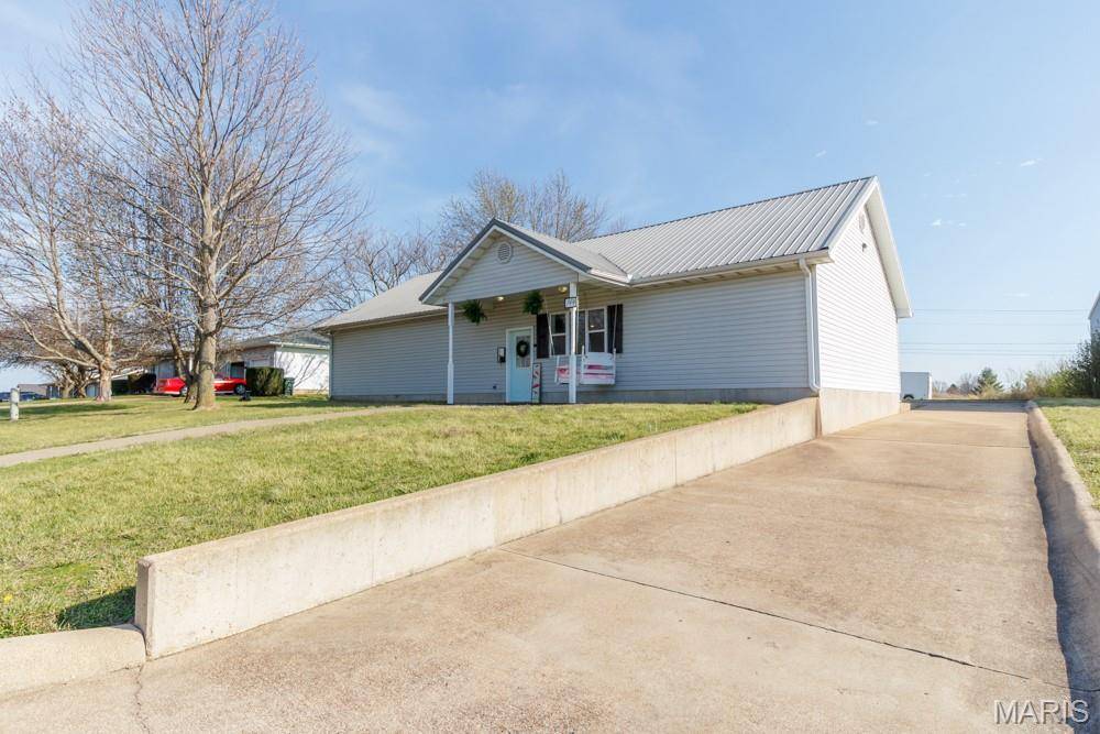 144 Bonnie DR, Lebanon, MO 65536