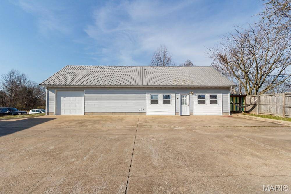 144 Bonnie DR, Lebanon, MO 65536