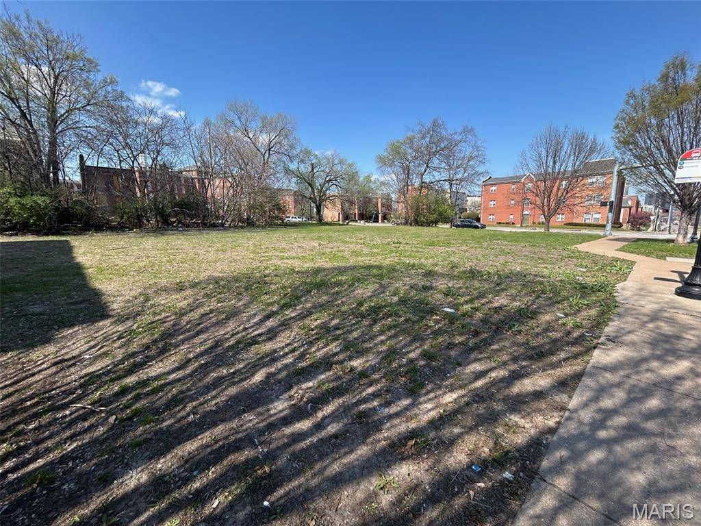 1703 S Tucker BLVD, St Louis, MO 63104