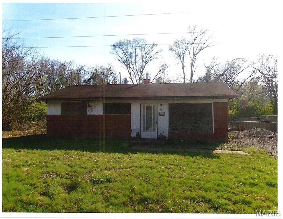 165 and 167 Amelia DR, Cahokia, IL 62206
