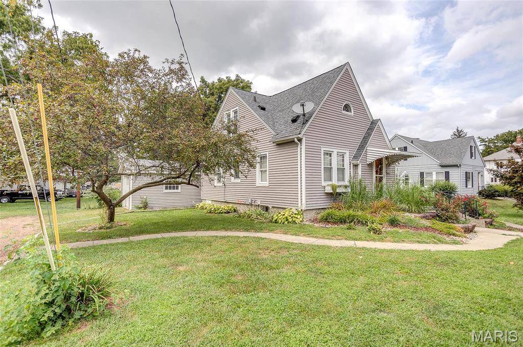 111 W Barr PL, Jerseyville, IL 62052
