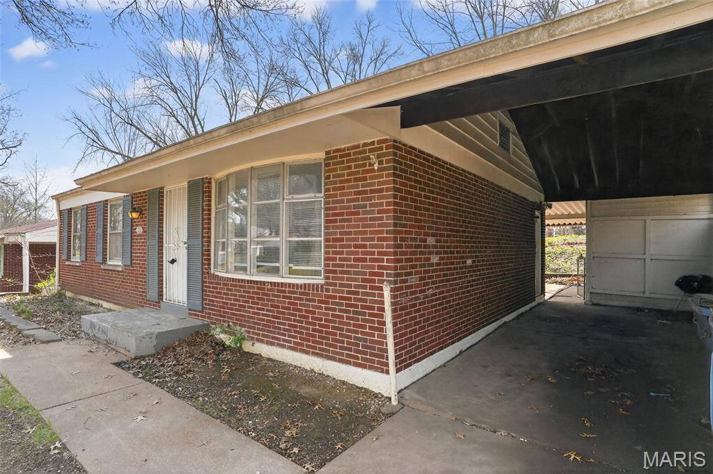1722 Bradshaw DR, St Louis, MO 63136