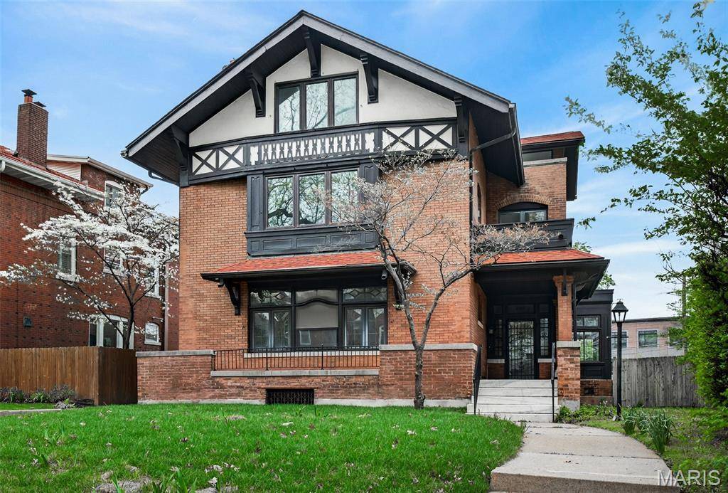 6203 Washington AVE, St Louis, MO 63130