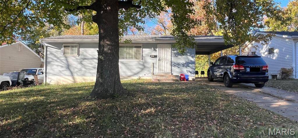 9029 Cranberry LN, Normandy, MO 63121