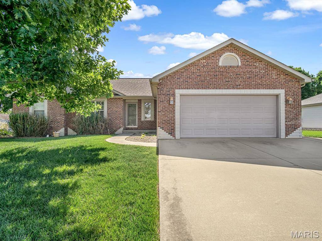 1051 White Oak DR, Red Bud, IL 62278