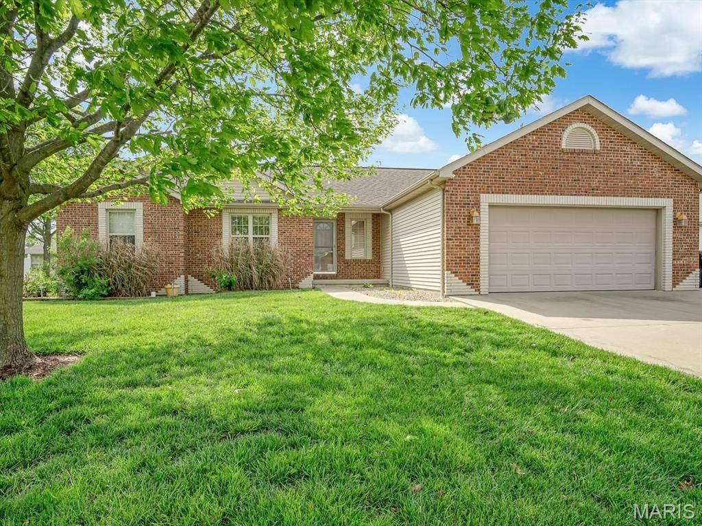1051 White Oak DR, Red Bud, IL 62278