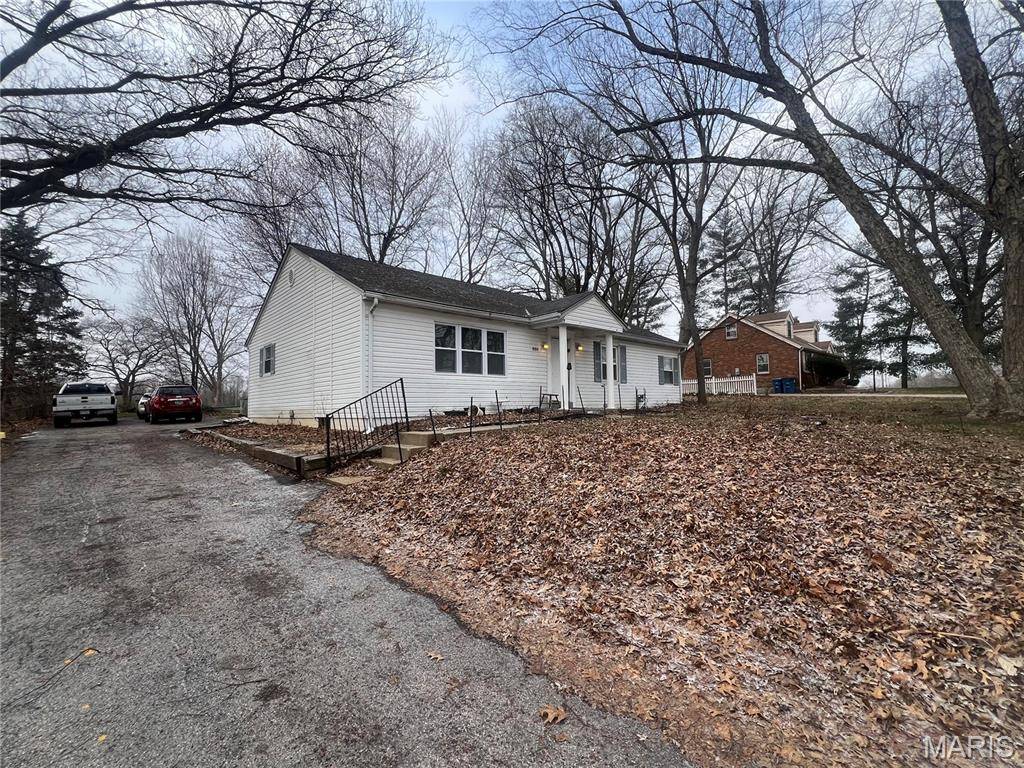 886 Prigge RD, St Louis, MO 63138