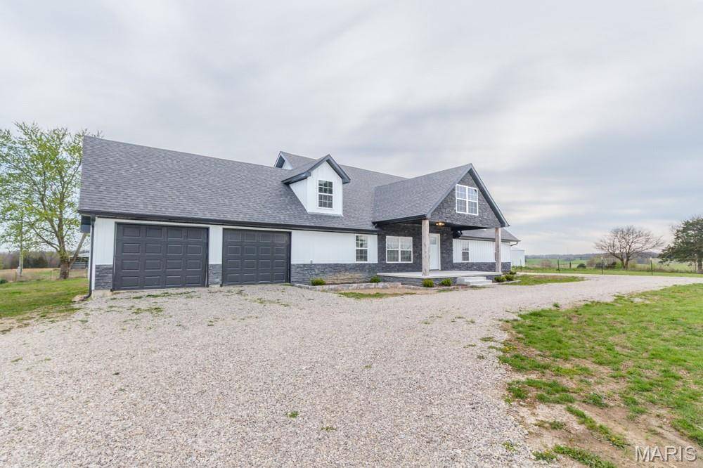 24110 EVANSTON RD, Lebanon, MO 65536