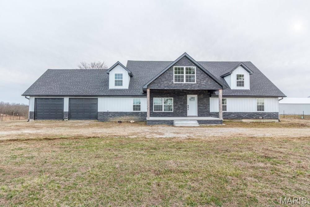 24110 EVANSTON RD, Lebanon, MO 65536