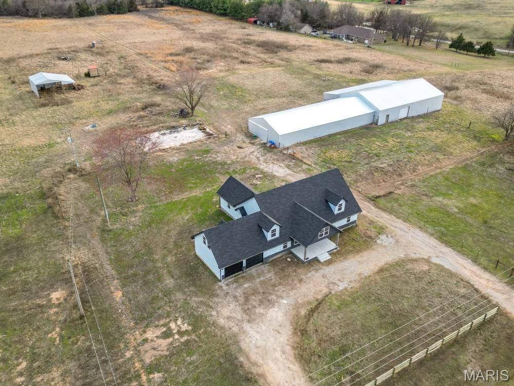 24110 EVANSTON RD, Lebanon, MO 65536