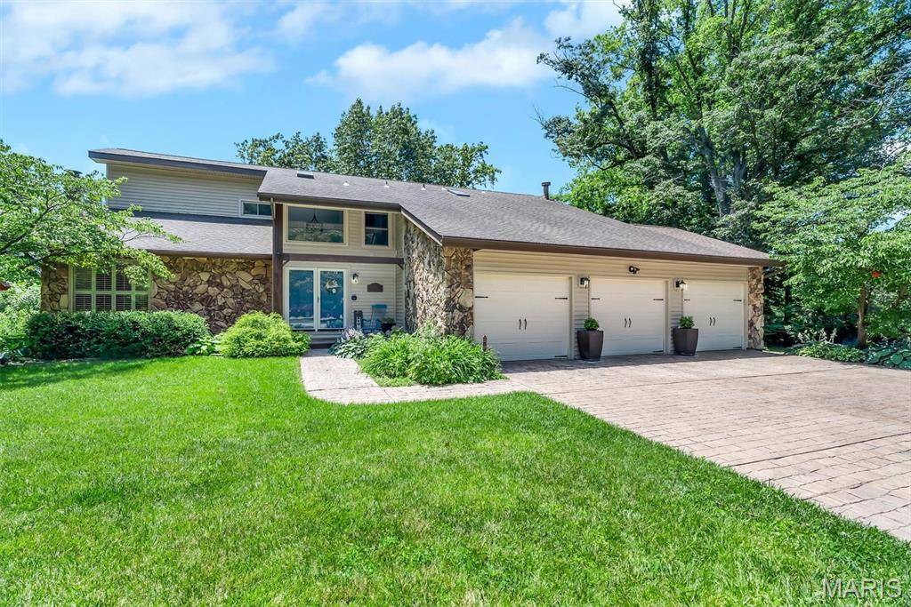 320 Jubaka DR, Fairview Heights, IL 62208