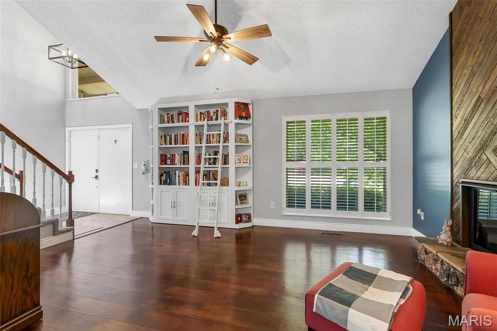 320 Jubaka DR, Fairview Heights, IL 62208