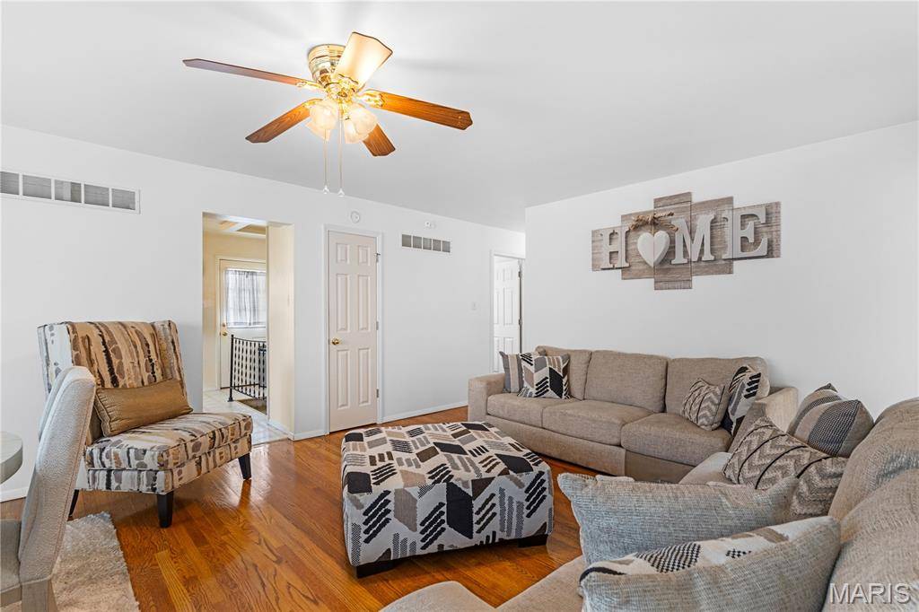 704 Village Square DR, Hazelwood, MO 63042