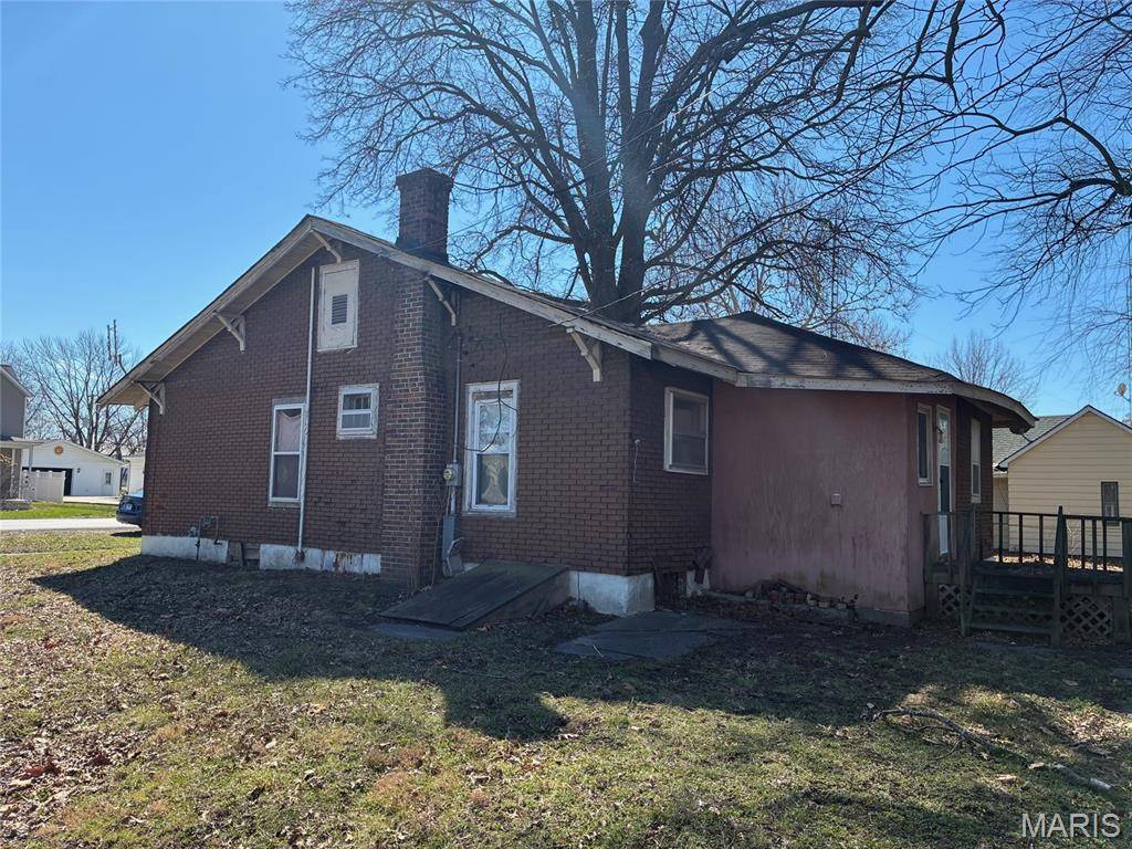 333 N Dye ST, Virden, IL 62690