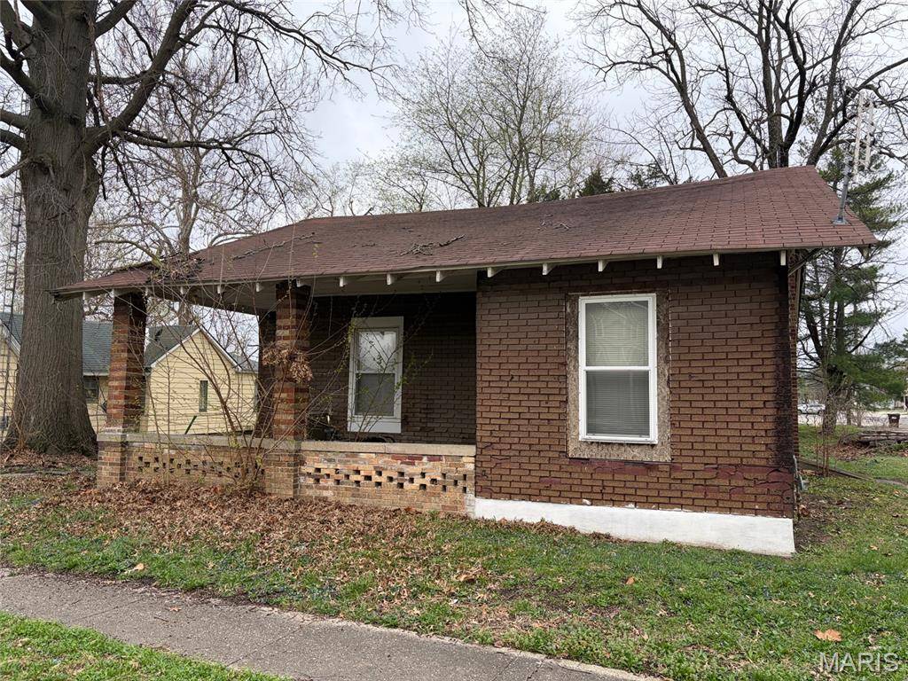 333 N Dye ST, Virden, IL 62690