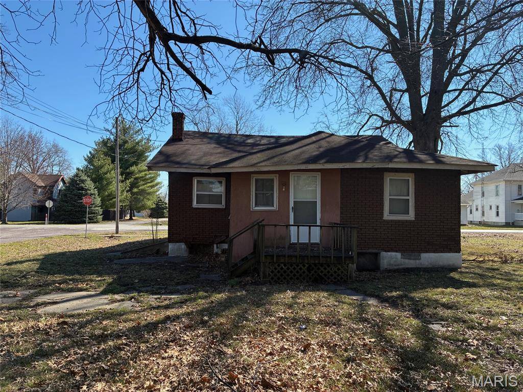 333 N Dye ST, Virden, IL 62690