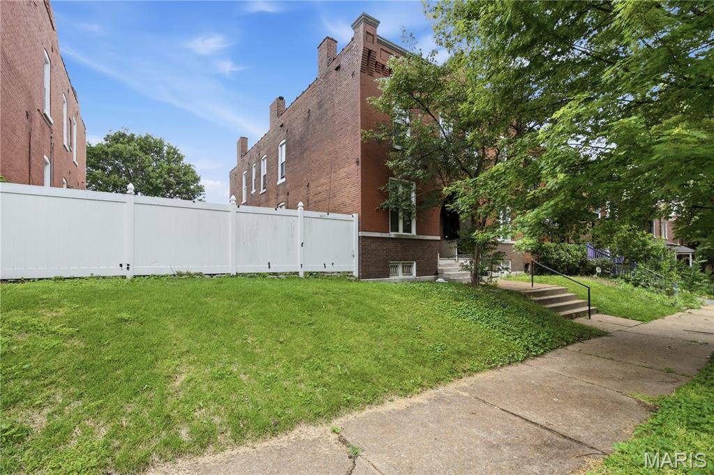 4430 Pennsylvania AVE, St Louis, MO 63111
