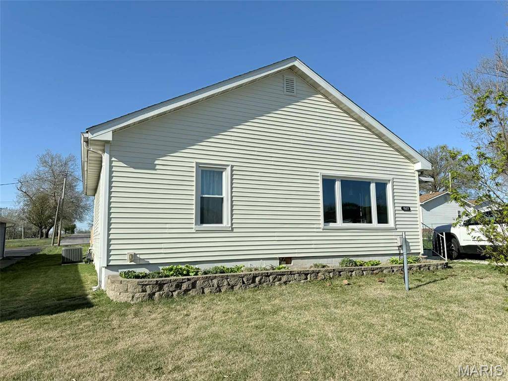 1527 W Randolph ST, Vandalia, IL 62471