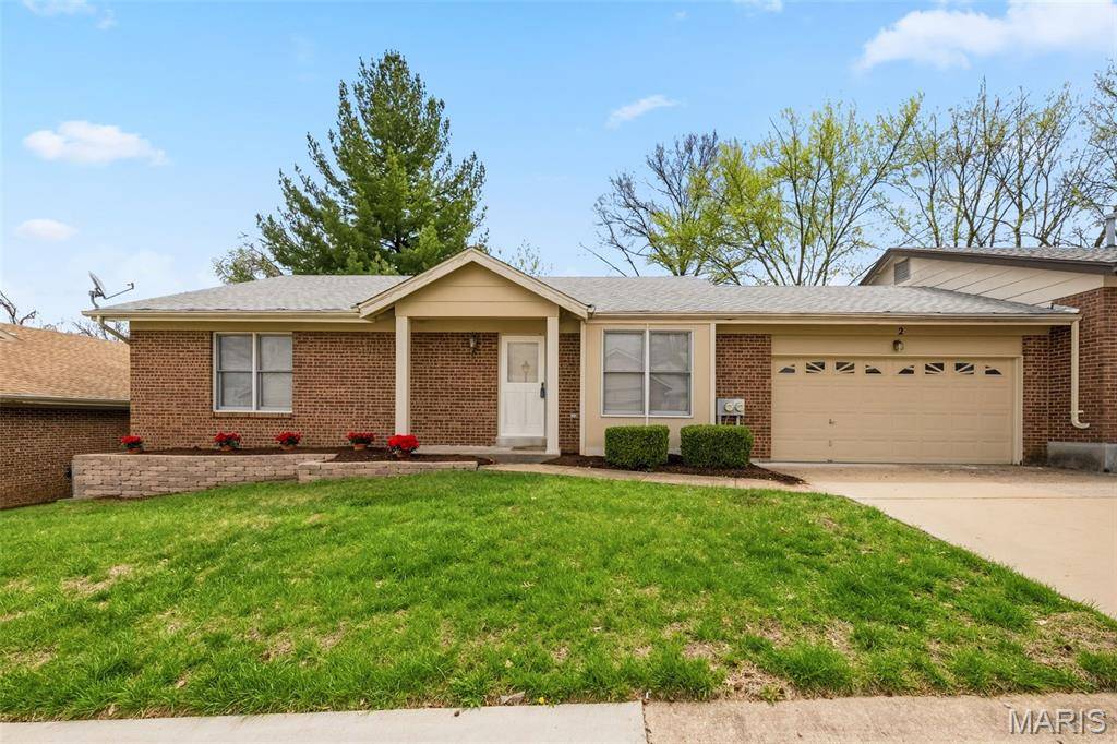 2 Tarpon CT, Florissant, MO 63033