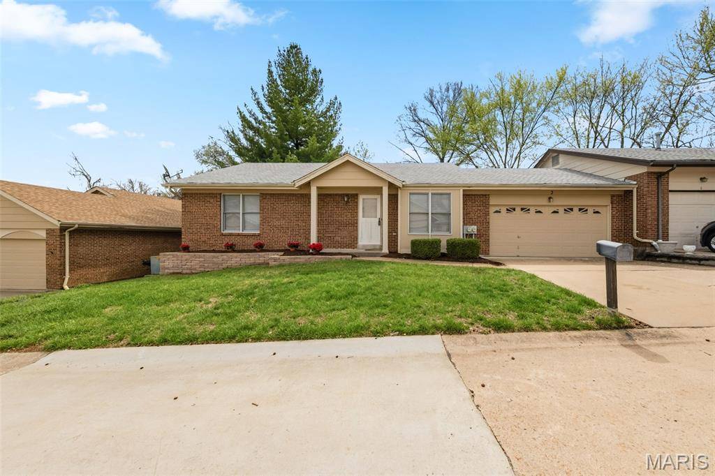 2 Tarpon CT, Florissant, MO 63033
