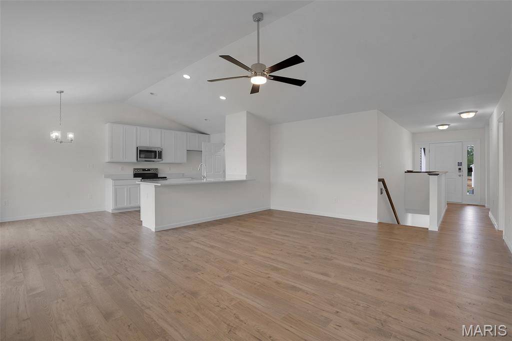 2347 Reiff DR, Florissant, MO 63031