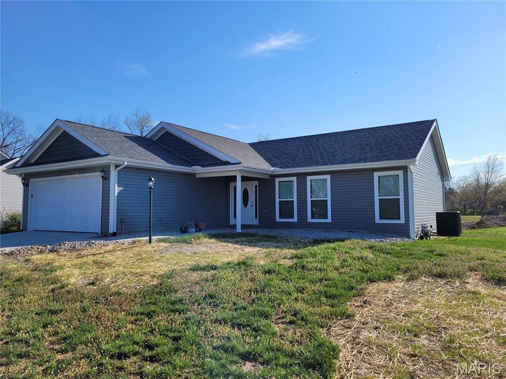 1134 Redwing CT, Grafton, IL 62037