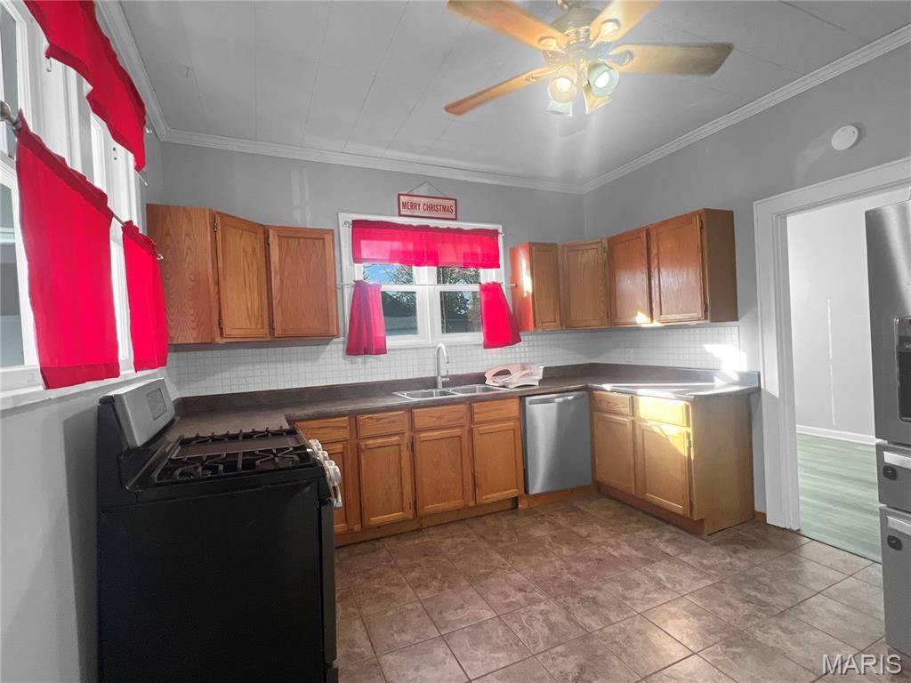 400 Rebecca AVE, Collinsville, IL 62234