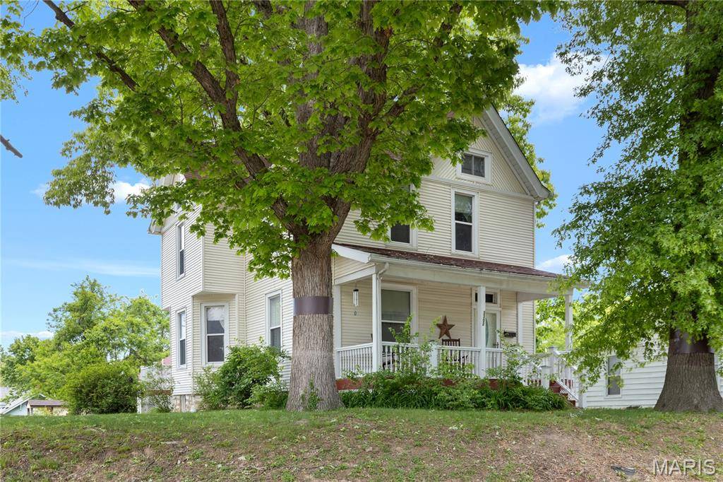 3302 College AVE, Alton, IL 62002