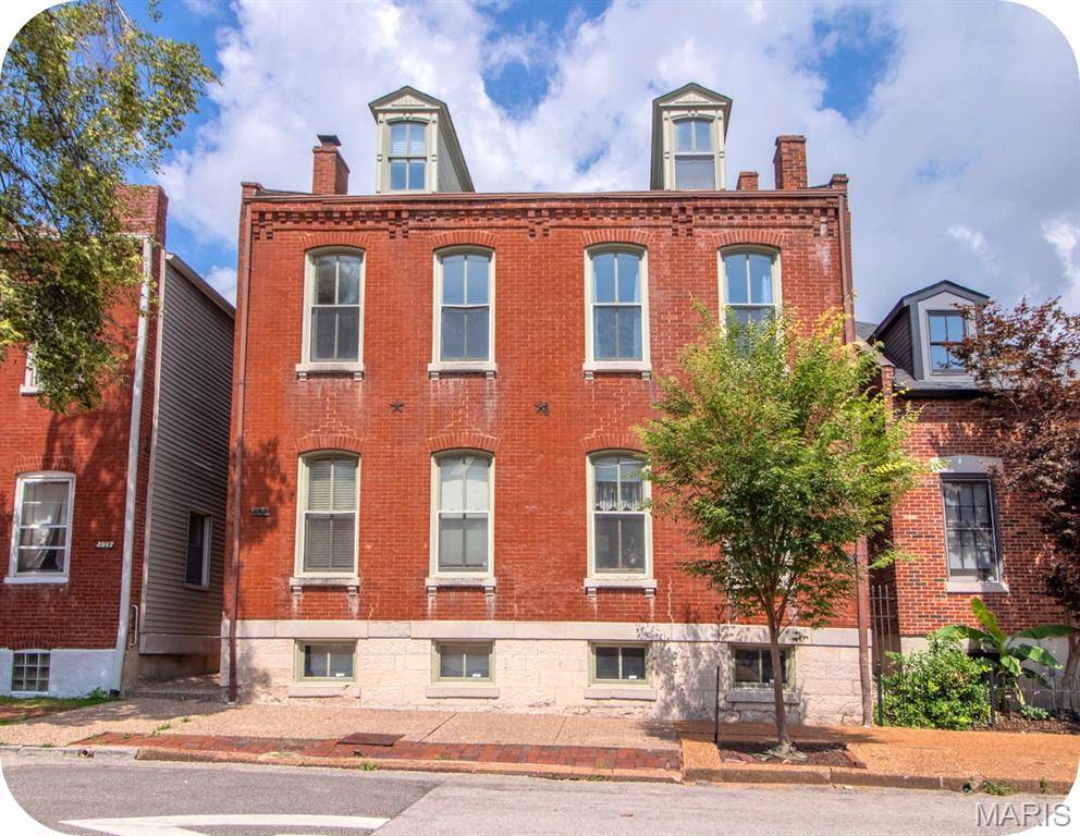 2343 Menard ST, St Louis, MO 63104