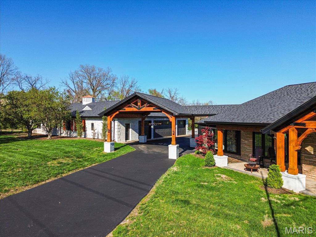 1824 Topping RD, St Louis, MO 63131
