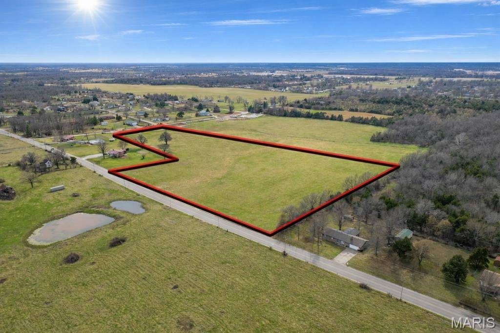 1801 TOWER RD, Lebanon, MO 65536