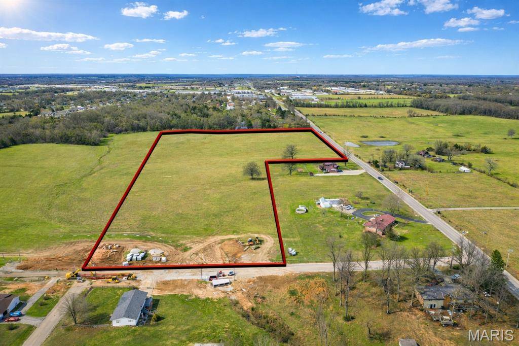 1801 TOWER RD, Lebanon, MO 65536