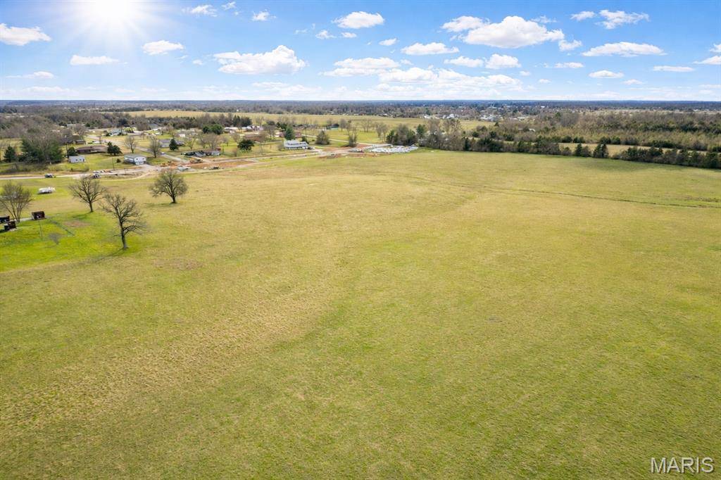 1801 TOWER RD, Lebanon, MO 65536