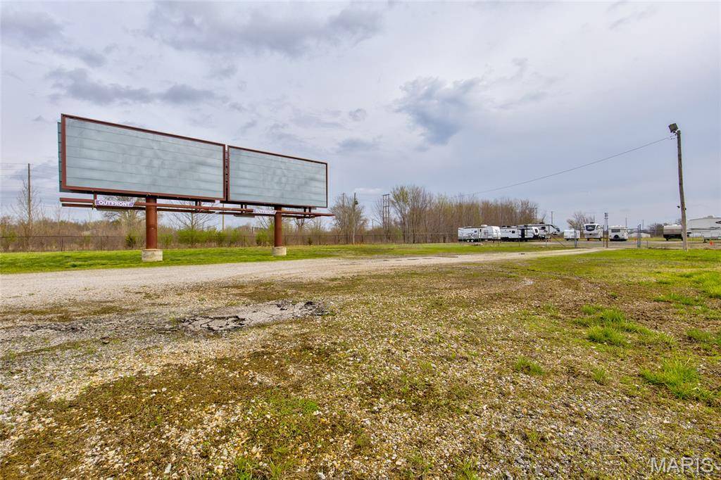 6901 Godfrey RD, Godfrey, IL 62035