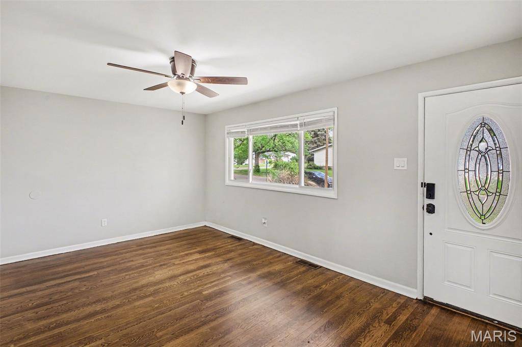 1180 Kostka LN, Florissant, MO 63031