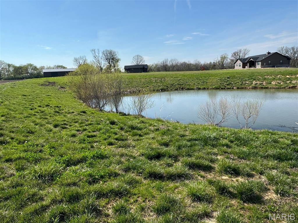 12666 Harvest View LN, Highland, IL 62249