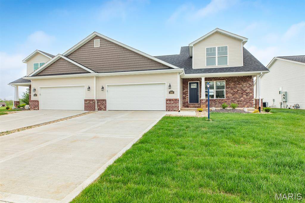 205 Wrigley Field DR, Bethalto, IL 62010