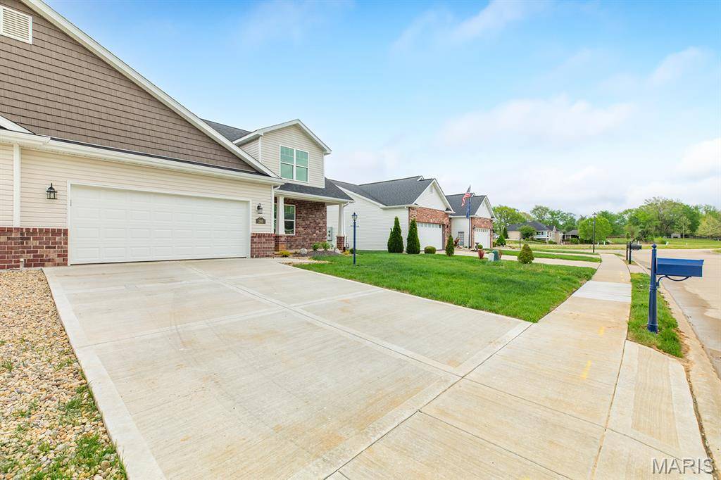 205 Wrigley Field DR, Bethalto, IL 62010