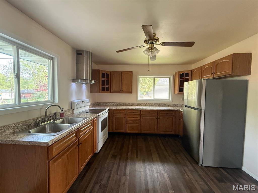 600 Killarney DR, Greenville, IL 62246