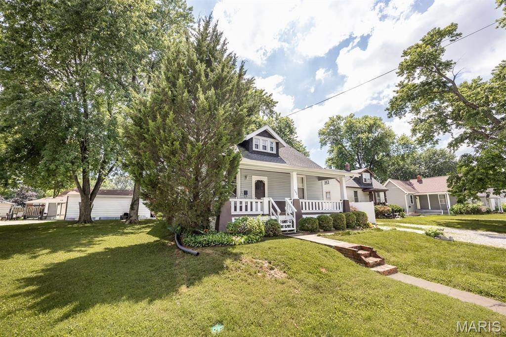 102 S 35th ST S, Belleville, IL 62226