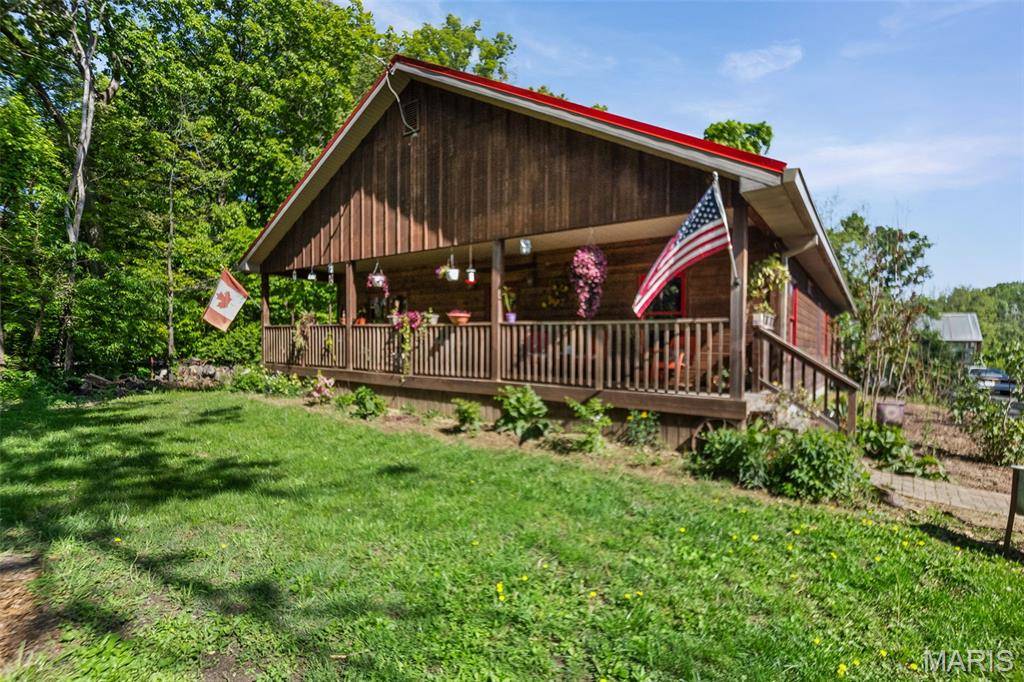 13 Algonquin DR, Millstadt, IL 62260