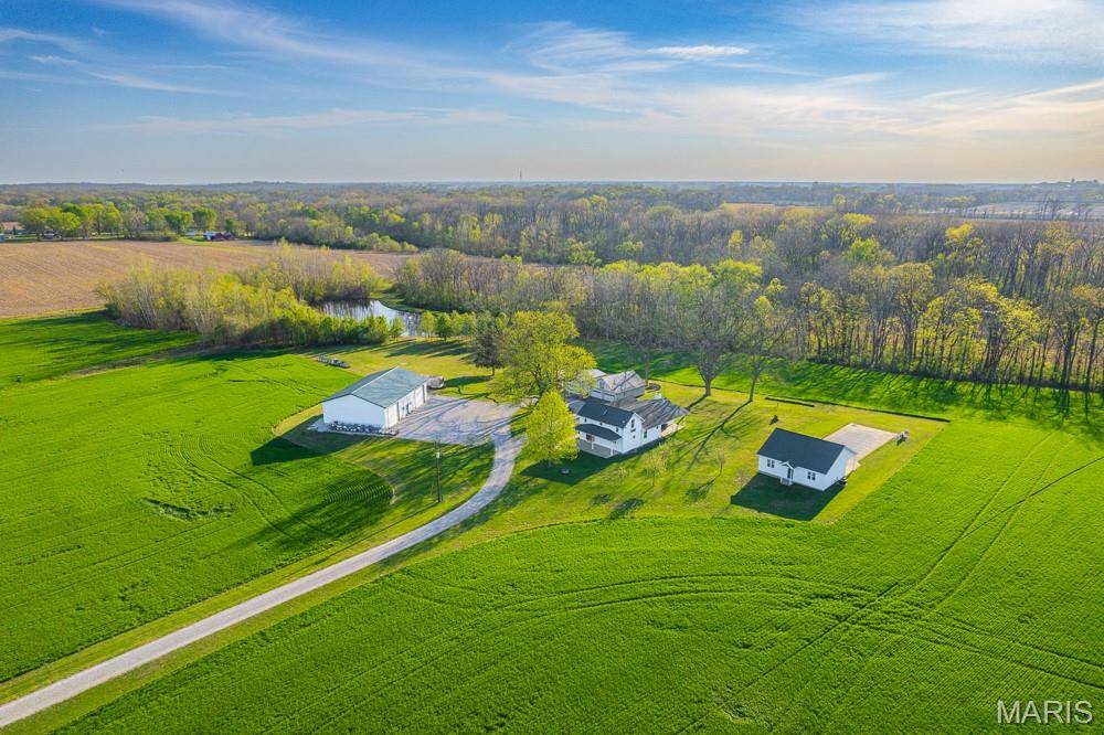 21617 Emerald RD, Carlyle, IL 62231