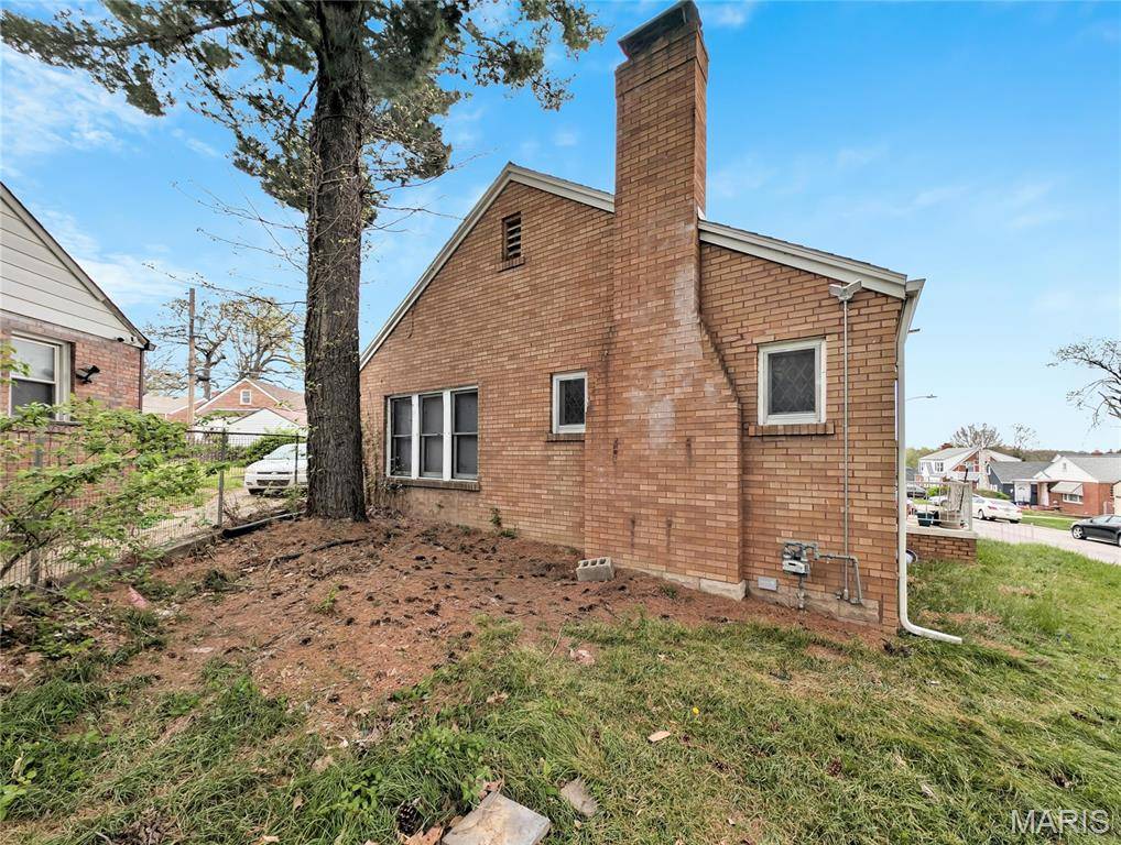 4401 Charlie Dooley DR, St Louis, MO 63121