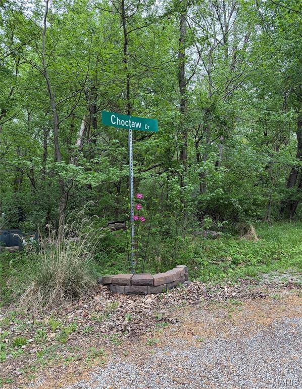 11 Choctaw Dr, Carbondale, IL 62901