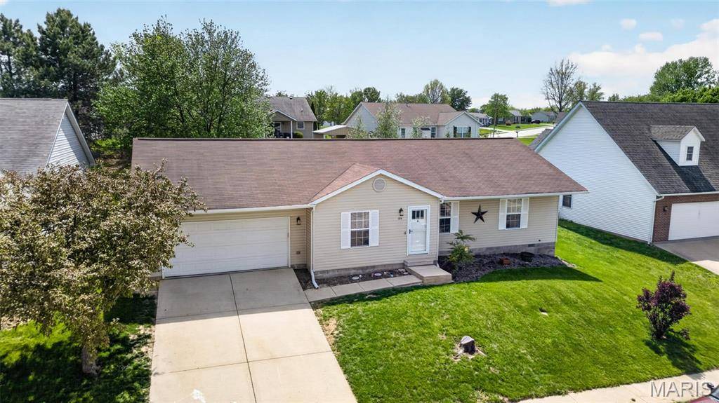 104 E Hunters RDG, Valmeyer, IL 62295
